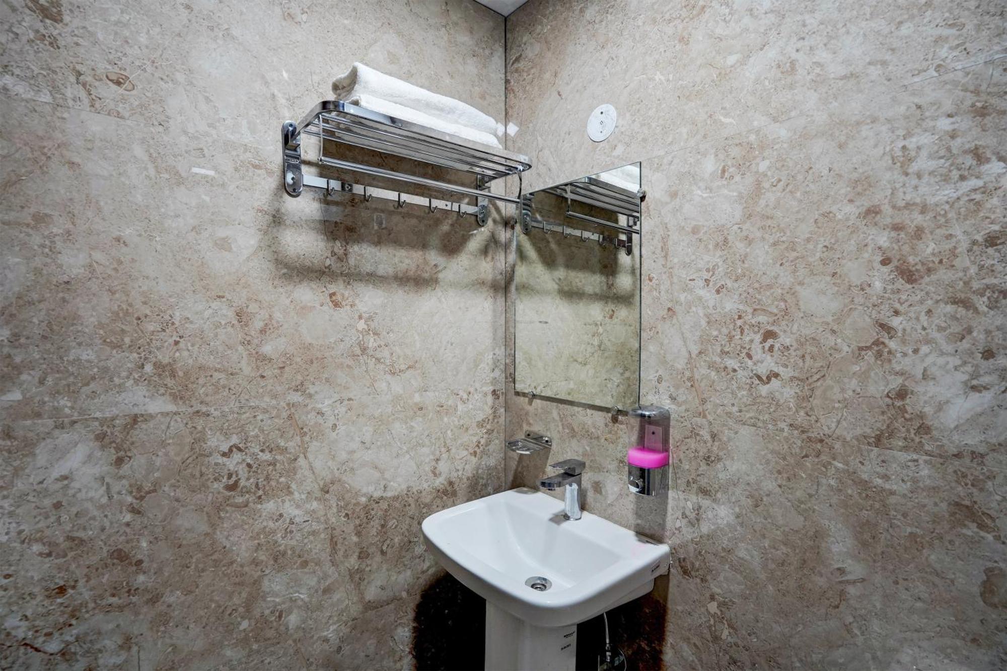 Hotel O R.N Residency Hotel Ghaziabad Extérieur photo